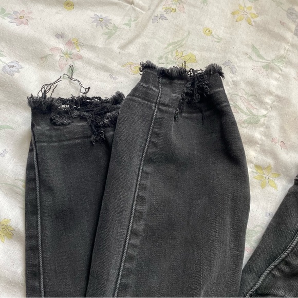 Vervet Los Angeles Black Distressed Raw Hem Skinny Jeans - Picture 10 of 17
